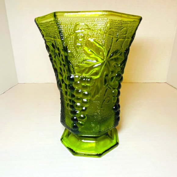 Anchor Hocking Vintage Green Glass Vase Embossed Grapes - Picture 1 of 9